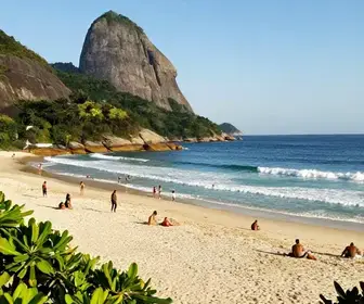 Descubra a Praia da Ferradura: Um Paraíso em Búzios