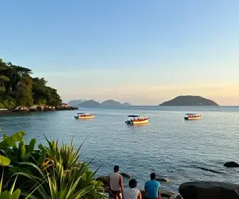 Descubra os Encantos do Passeio de Catamarã em Búzios Descubra os Encantos do Passeio de Catamarã em Búzios