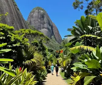 Explorando a Trilha das Piscinas Naturais em Búzios