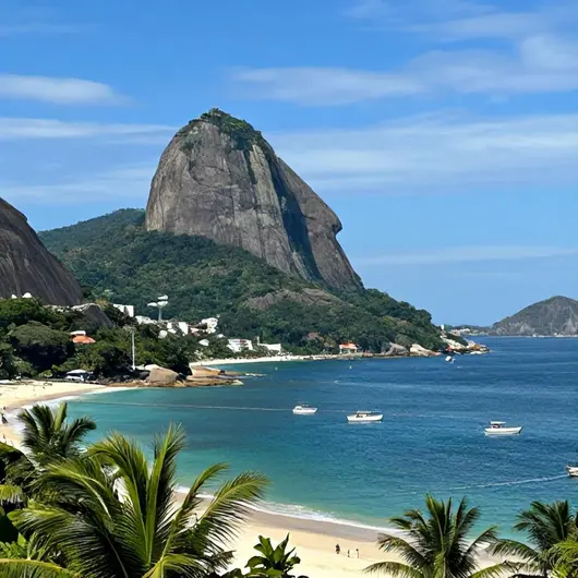 PASSEIO DE CATAMARÃ EM BÚZIOS
